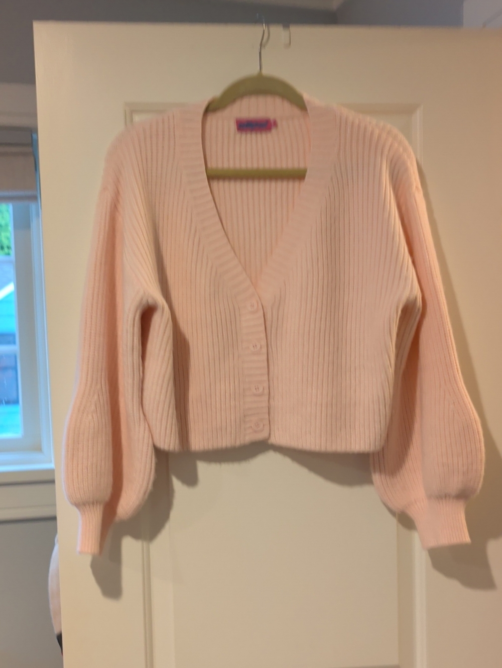Edikted Cropped Ribbed V-Neck Cardigan - Light Pink